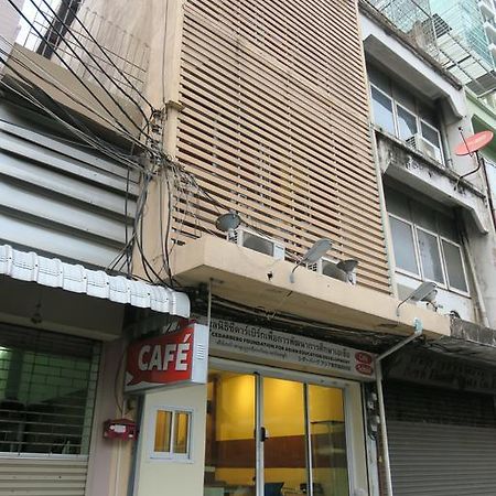 Cb Ekkamai Hotel Bangkok Exterior photo